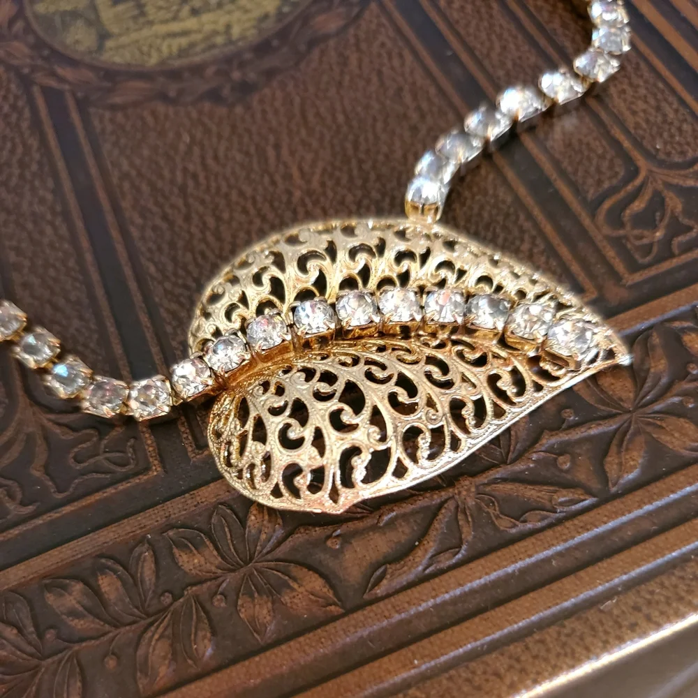 Vintage Gold Tone Leaf Gemstone Fashion Necklace 🍂😍 - Picture 8 of 11